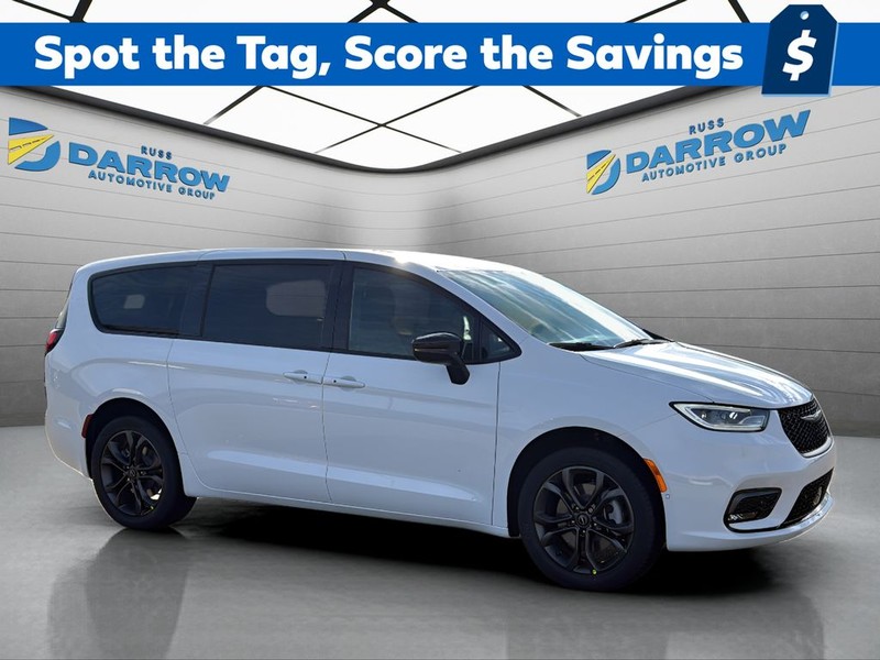 Chrysler Pacifica Vehicle Full-screen Gallery Image 7