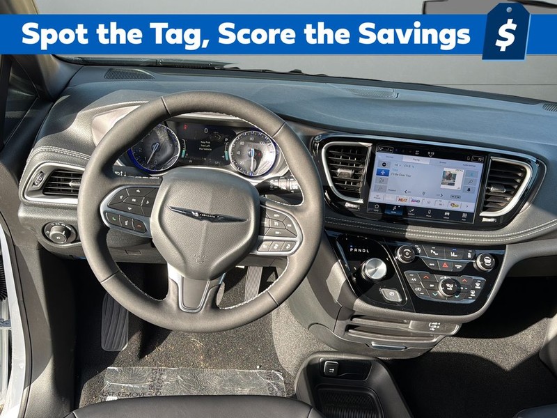 Chrysler Pacifica Vehicle Full-screen Gallery Image 12