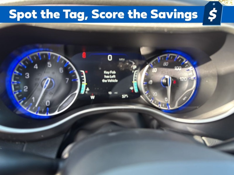 Chrysler Pacifica Vehicle Full-screen Gallery Image 13