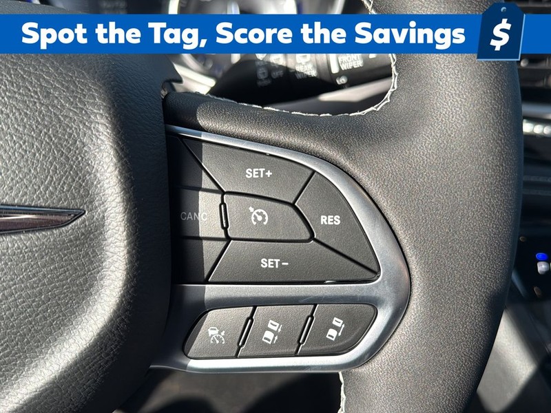 Chrysler Pacifica Vehicle Full-screen Gallery Image 18