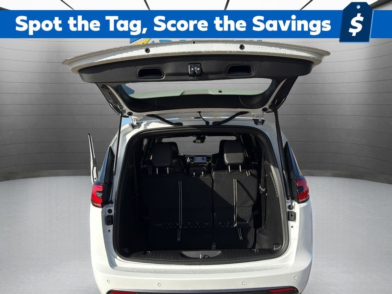 Chrysler Pacifica Vehicle Full-screen Gallery Image 24