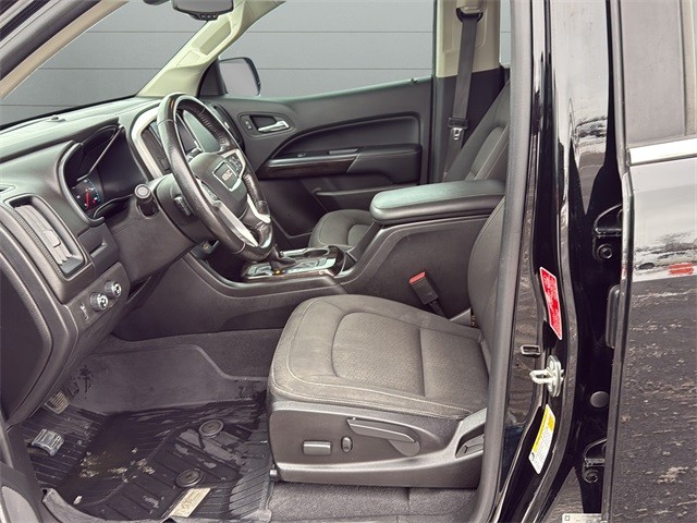 GMC Canyon Vehicle Full-screen Gallery Image 10