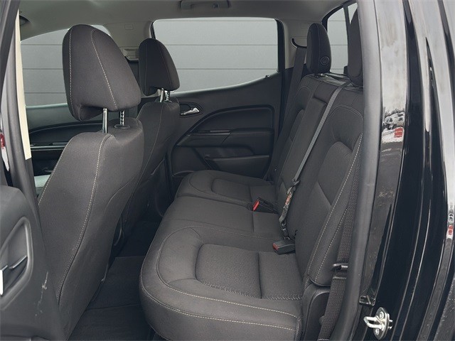 GMC Canyon Vehicle Full-screen Gallery Image 16