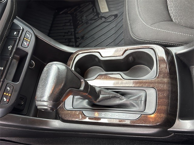 GMC Canyon Vehicle Full-screen Gallery Image 18