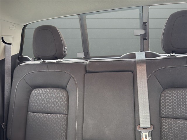 GMC Canyon Vehicle Full-screen Gallery Image 24