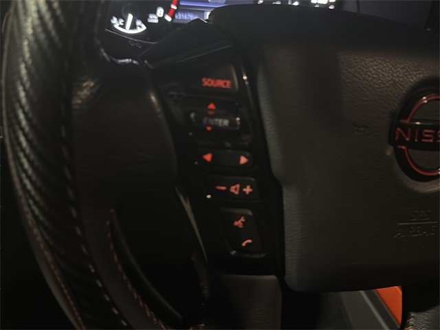 Nissan Frontier Vehicle Full-screen Gallery Image 9