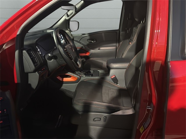 Nissan Frontier Vehicle Full-screen Gallery Image 10