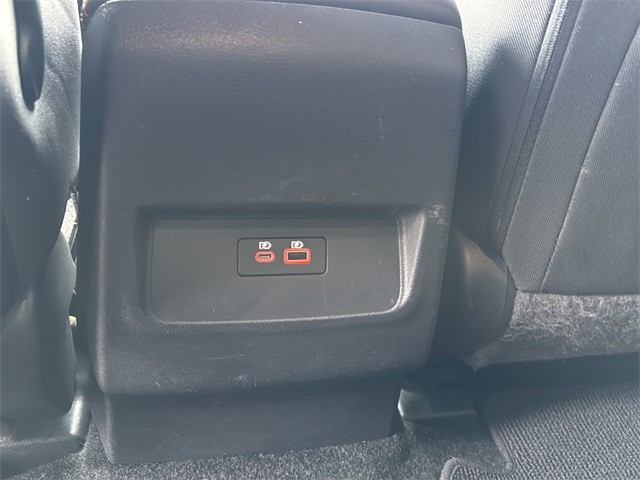 Nissan Frontier Vehicle Full-screen Gallery Image 17