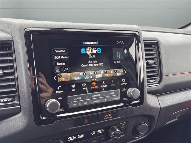 Nissan Frontier Vehicle Full-screen Gallery Image 20