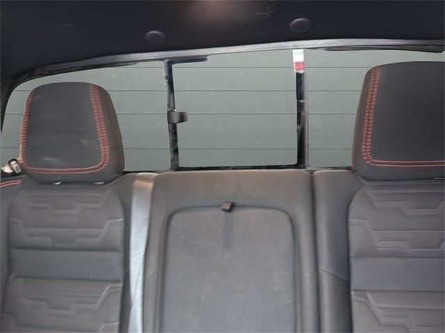 Nissan Frontier Vehicle Full-screen Gallery Image 24