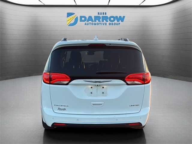 Chrysler Pacifica Vehicle Full-screen Gallery Image 4