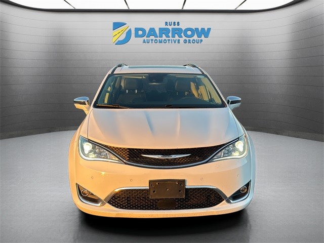 Chrysler Pacifica Vehicle Full-screen Gallery Image 8