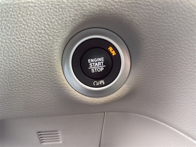 Chrysler Pacifica Vehicle Full-screen Gallery Image 22