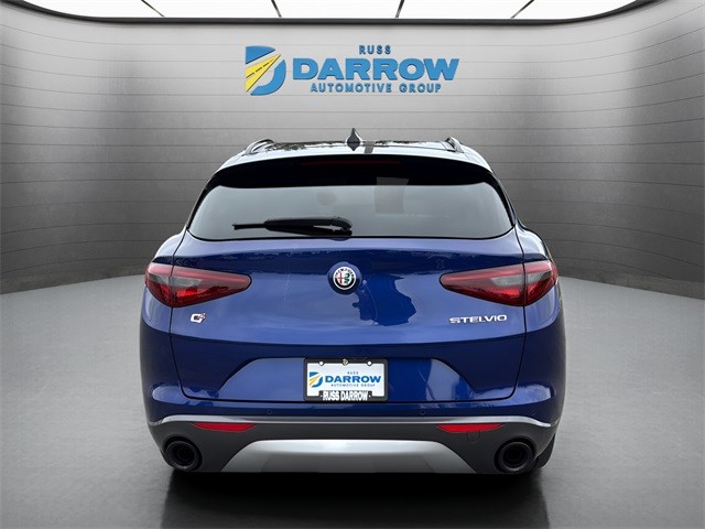 Alfa Romeo Stelvio Vehicle Full-screen Gallery Image 4