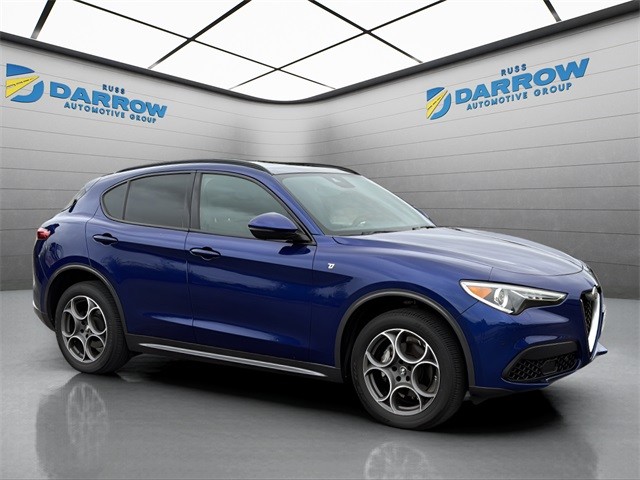 Alfa Romeo Stelvio Vehicle Full-screen Gallery Image 7