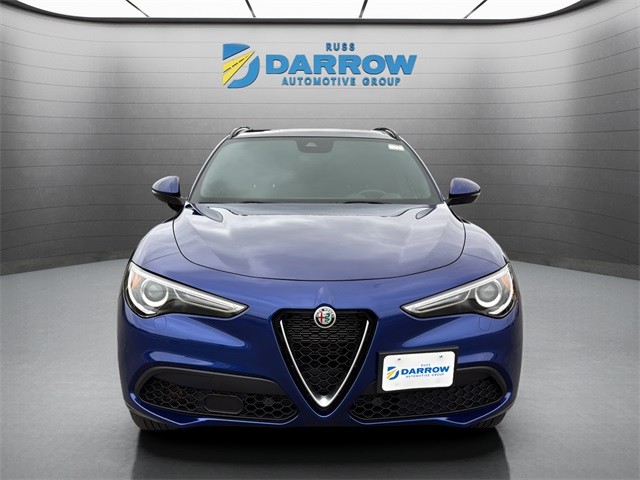 Alfa Romeo Stelvio Vehicle Full-screen Gallery Image 8