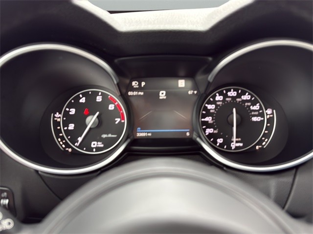 Alfa Romeo Stelvio Vehicle Full-screen Gallery Image 13