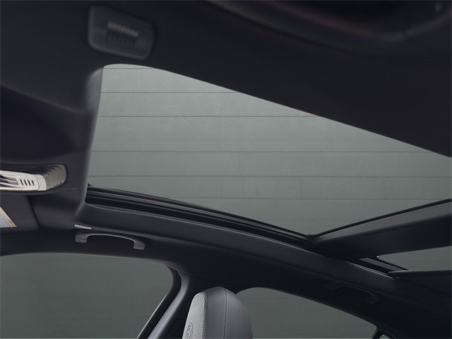 Alfa Romeo Stelvio Vehicle Full-screen Gallery Image 16