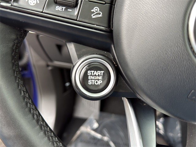 Alfa Romeo Stelvio Vehicle Full-screen Gallery Image 26