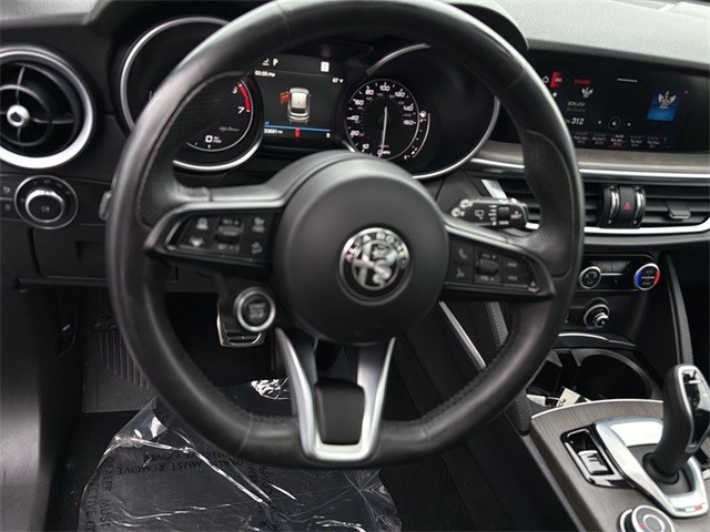 Alfa Romeo Stelvio Vehicle Full-screen Gallery Image 28