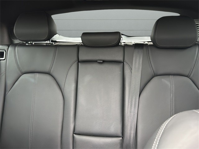 Alfa Romeo Stelvio Vehicle Full-screen Gallery Image 29