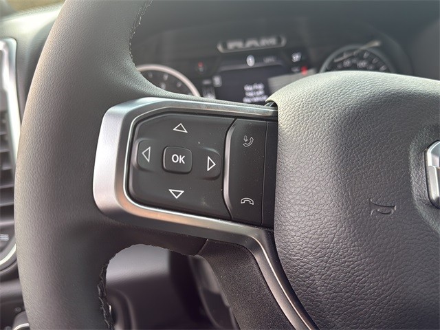 Ram 2500 Vehicle Full-screen Gallery Image 9