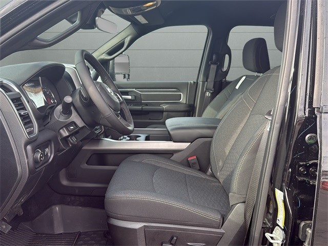 Ram 2500 Vehicle Full-screen Gallery Image 10