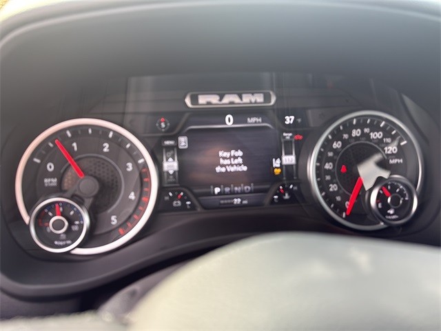 Ram 2500 Vehicle Full-screen Gallery Image 13