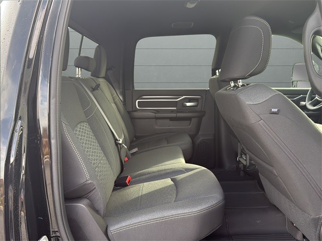 Ram 2500 Vehicle Full-screen Gallery Image 14