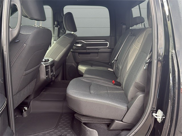 Ram 2500 Vehicle Full-screen Gallery Image 16