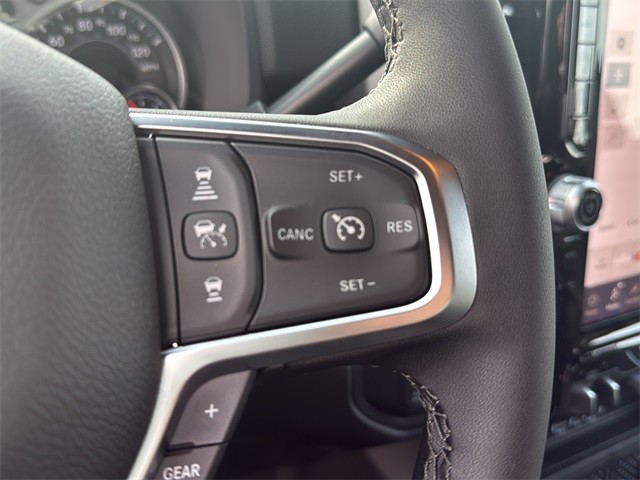 Ram 2500 Vehicle Full-screen Gallery Image 18