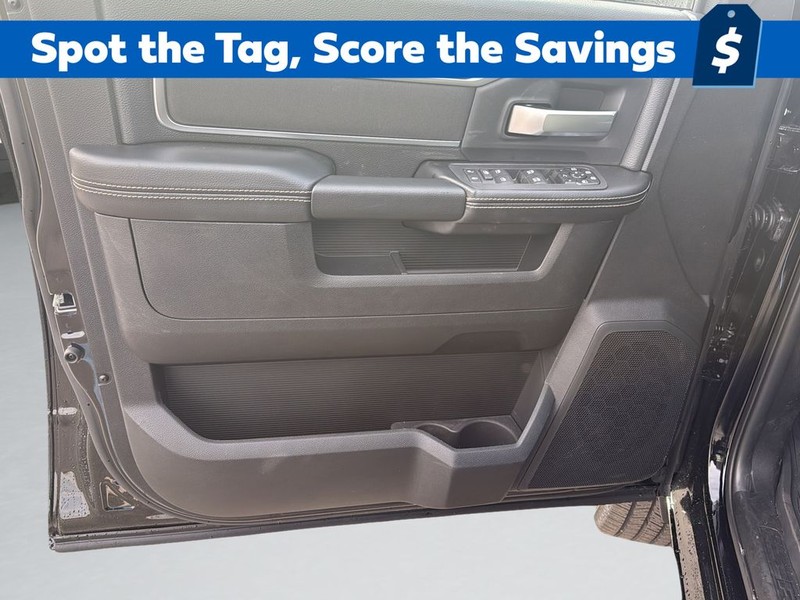 Ram 2500 Vehicle Full-screen Gallery Image 11