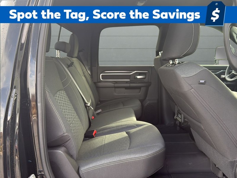 Ram 2500 Vehicle Full-screen Gallery Image 14