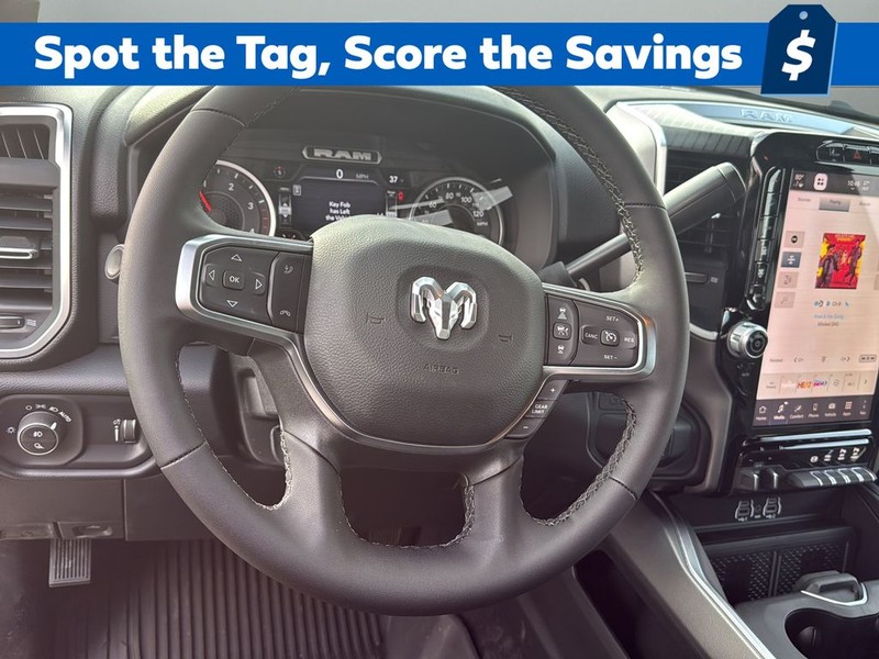 Ram 2500 Vehicle Full-screen Gallery Image 25