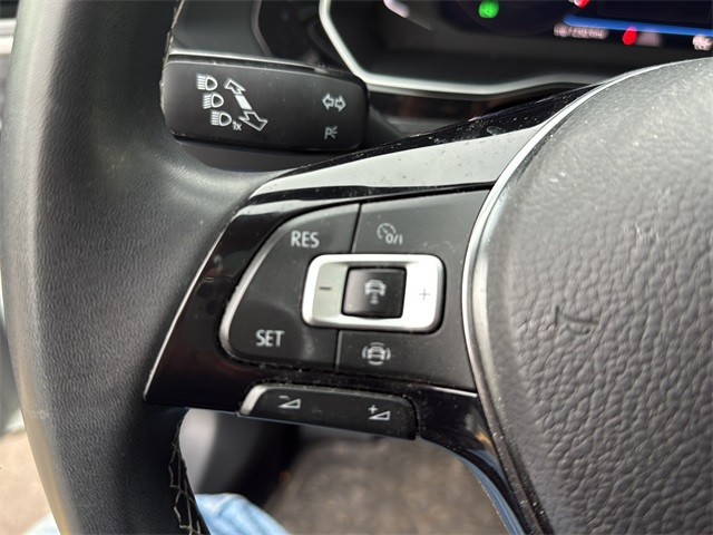 Volkswagen Jetta Vehicle Full-screen Gallery Image 9