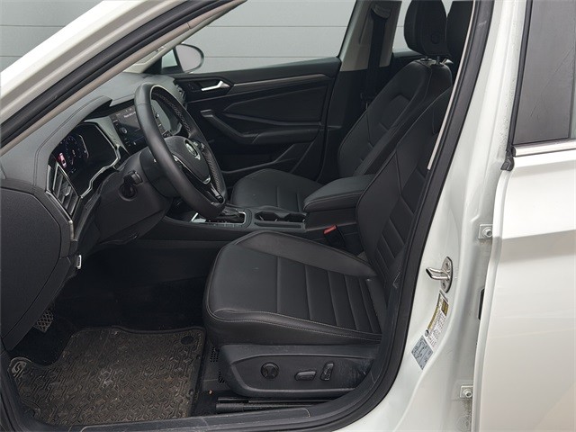 Volkswagen Jetta Vehicle Full-screen Gallery Image 10