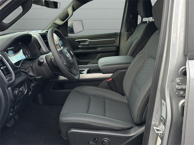 Ram 1500 Vehicle Full-screen Gallery Image 10