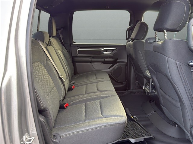Ram 1500 Vehicle Full-screen Gallery Image 14