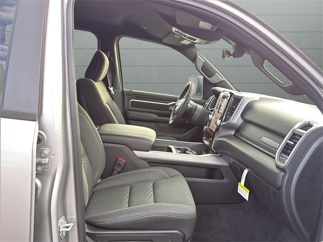 Ram 1500 Vehicle Full-screen Gallery Image 15