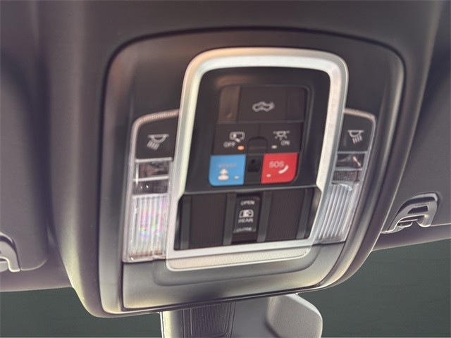 Ram 1500 Vehicle Full-screen Gallery Image 22