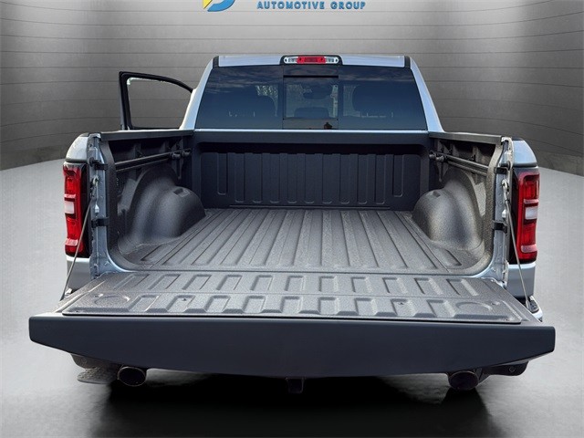 Ram 1500 Vehicle Full-screen Gallery Image 24