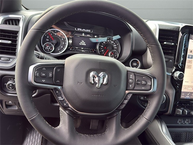 Ram 1500 Vehicle Full-screen Gallery Image 25