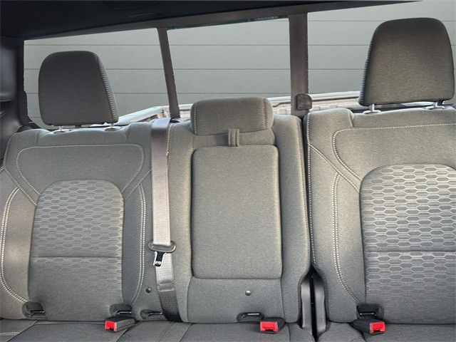 Ram 1500 Vehicle Full-screen Gallery Image 26