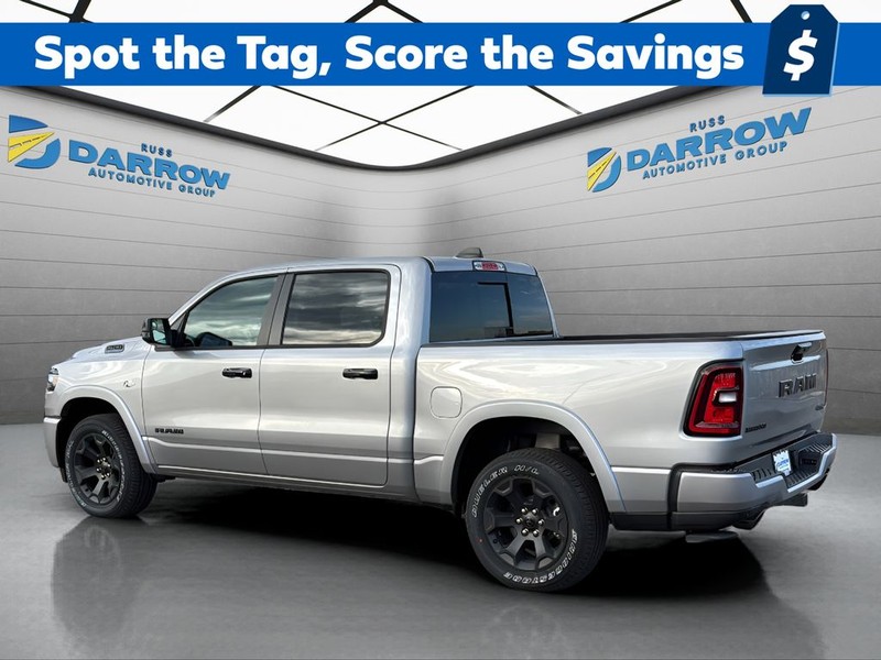 Ram 1500 Vehicle Full-screen Gallery Image 3