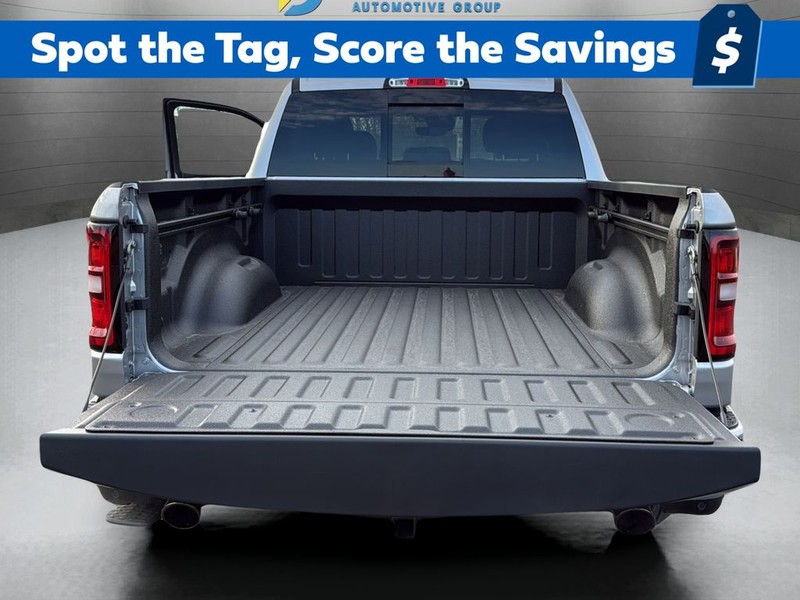 Ram 1500 Vehicle Full-screen Gallery Image 24