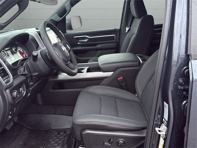 Ram 1500 Vehicle Full-screen Gallery Image 10