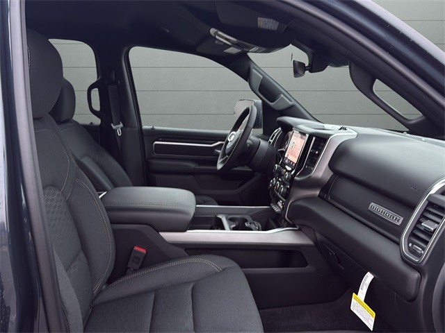 Ram 1500 Vehicle Full-screen Gallery Image 15