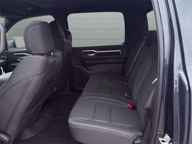 Ram 1500 Vehicle Full-screen Gallery Image 16