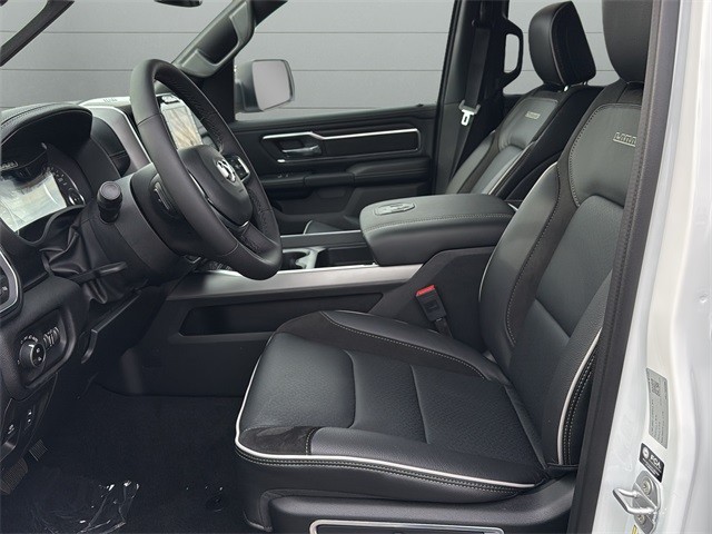 Ram 1500 Vehicle Full-screen Gallery Image 10