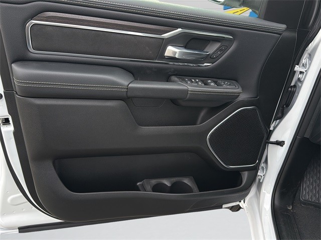 Ram 1500 Vehicle Full-screen Gallery Image 11